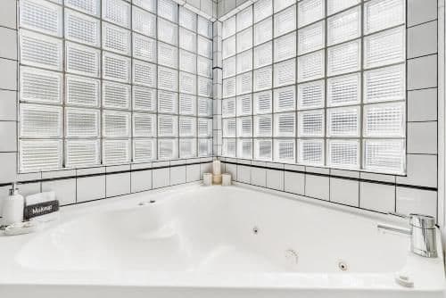 Deluxe Suite with Spa Bath