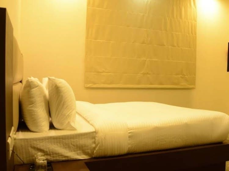 FabHotel Resolute0