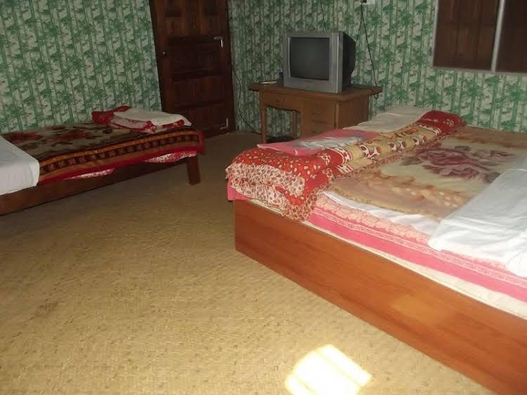 Harry Trekking House0