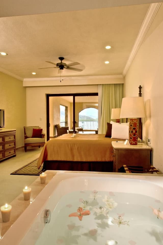 SUITE THREE BEDROOMS