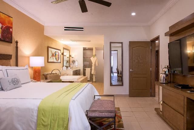 SUITE THREE BEDROOMS