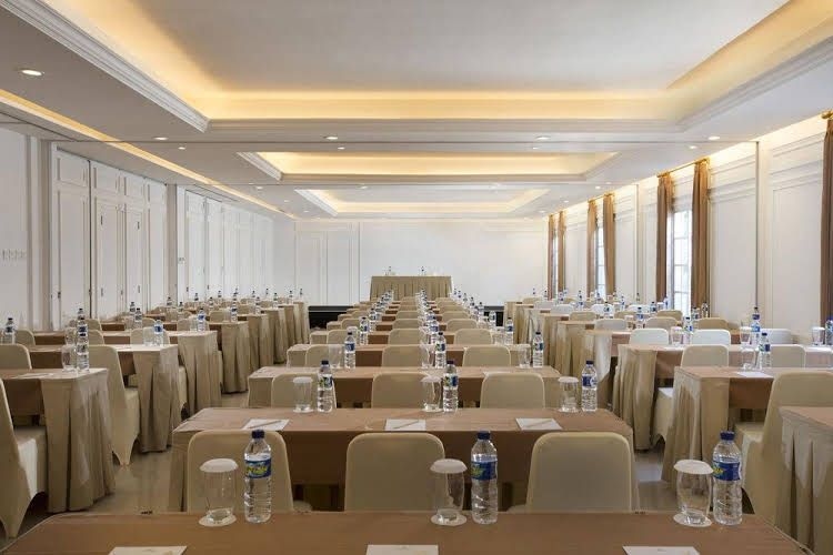 โรงแรมแซนติกา ซมินญะก์ (Hotel Santika Seminyak)0