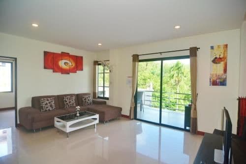 Apartment with Pool View