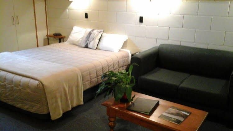 เอลมอร์ ลอดจ์ โมเต็ล (Elmore Lodge Motel)1