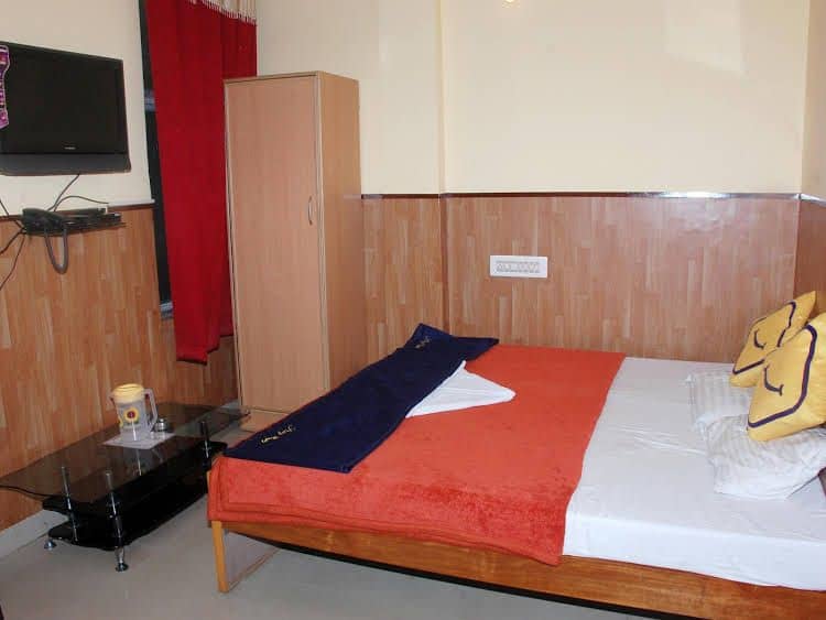Vista Rooms at Dhanvantri Road Vista Rooms at Dhanvantri Road