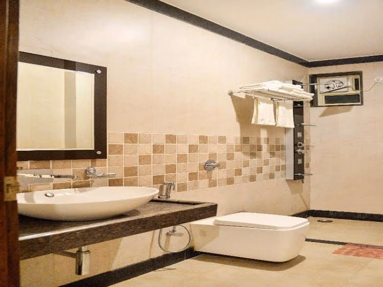 ZO Rooms Varanasi Cantt0