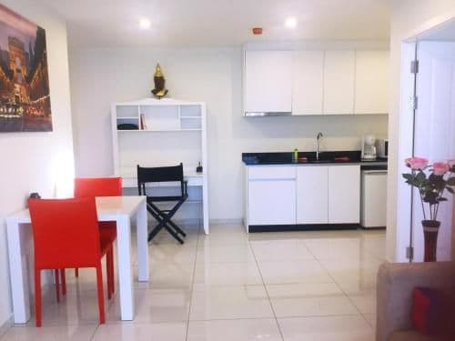 Deluxe One-Bedroom Apartment