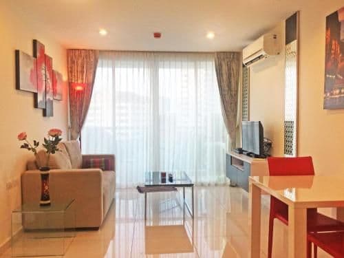 Deluxe One-Bedroom Apartment