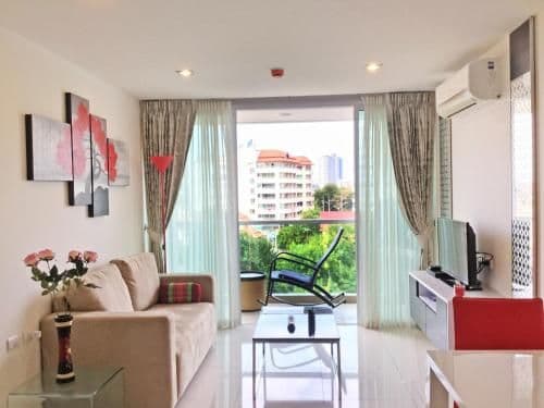 Deluxe One-Bedroom Apartment