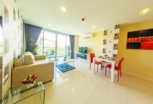Deluxe One-Bedroom Apartment