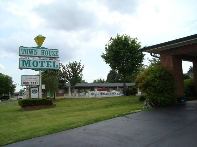 Town House Motel Tupelo4
