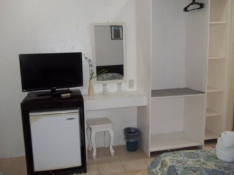 Island Inn3