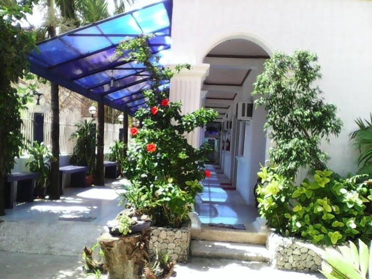 Island Inn1
