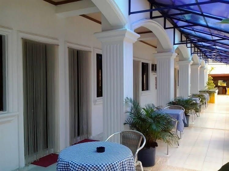 Island Inn4