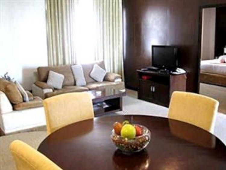 โรงแรมพลาซ่าอินน์ (Plaza Inn)1