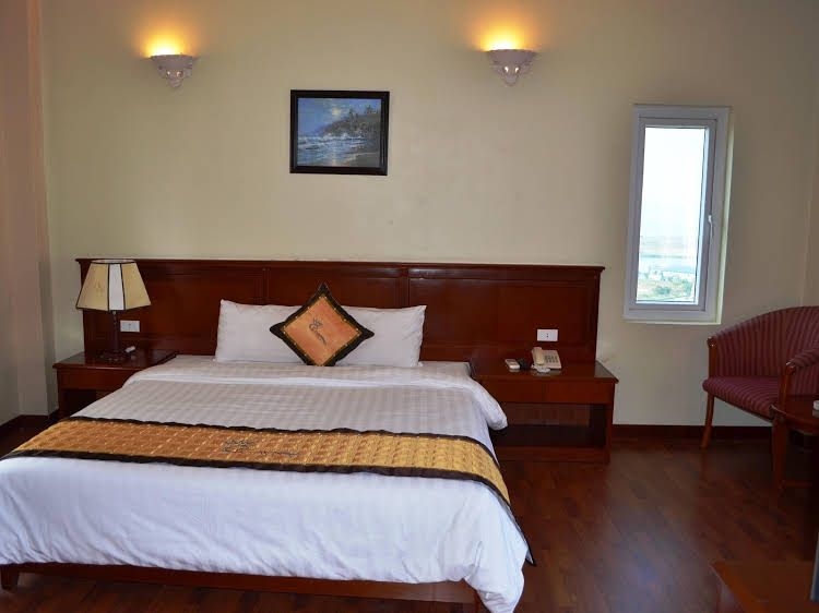 Crown Hotel3