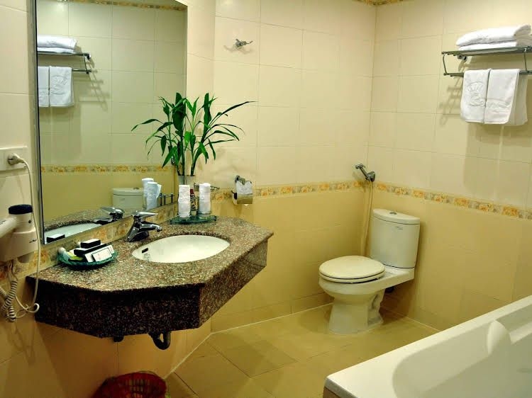 Crown Hotel1