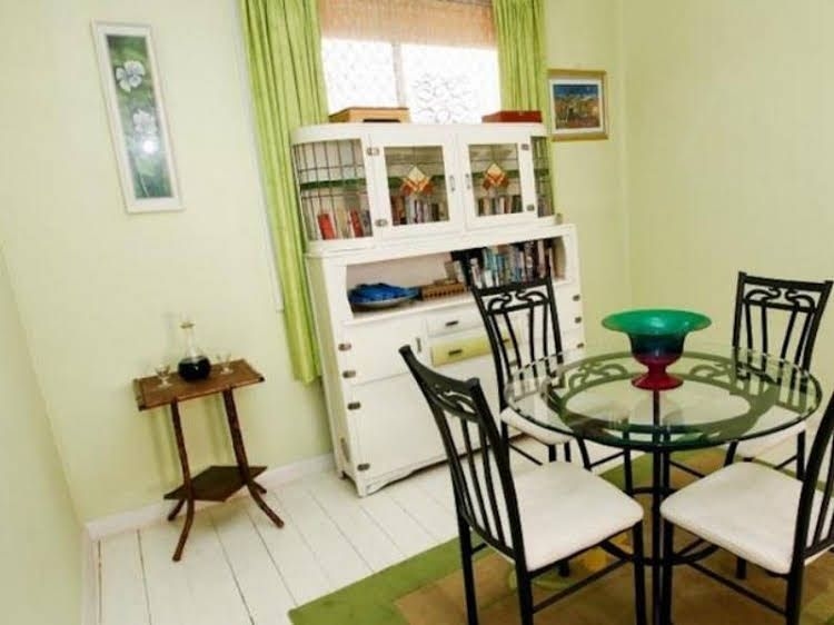 Emaroo Cottages0