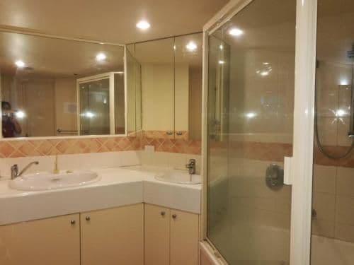 One-Bedroom Apartment with Balcony