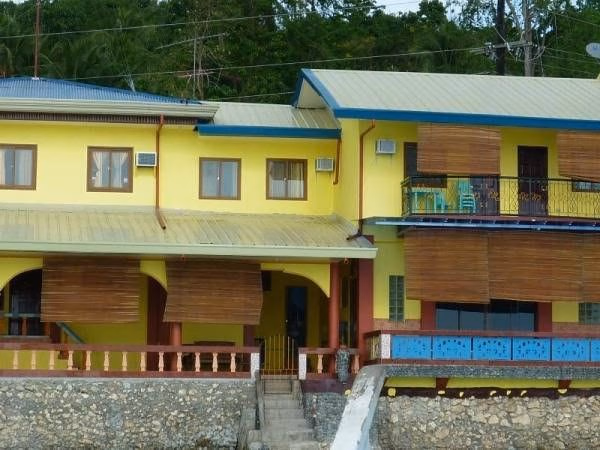 Capt. Hook's Red Parrot Inn0