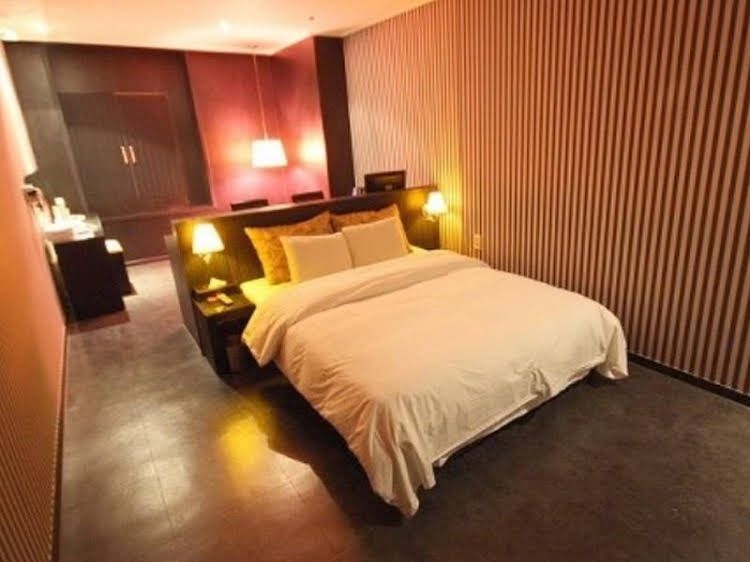 Mariposa Hotel3