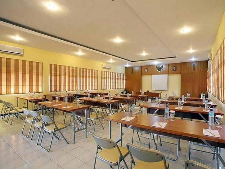 Giri Hotel Lombok0