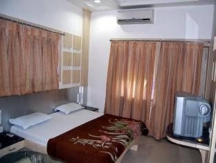 Hotel Meera1