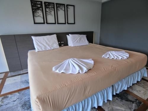 ร็อค การ์เดน บีช รีสอร์ท (Rock Garden Beach Resort)0