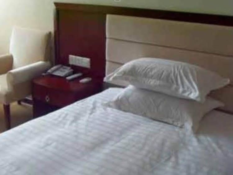 Swan Lake Hotel3