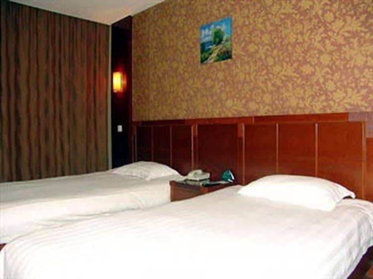 Green Tree Inn Jiangyin Middle Binjiang Road3