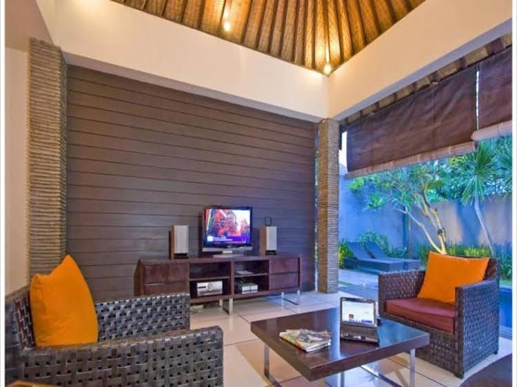 Ininda & Ligaya Villa Seminyak0