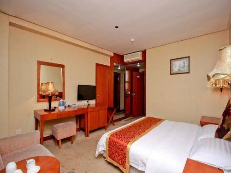 Kmc Holiday Hotel2