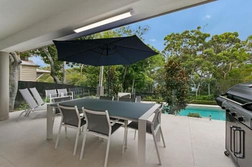 Apartment with Pool View