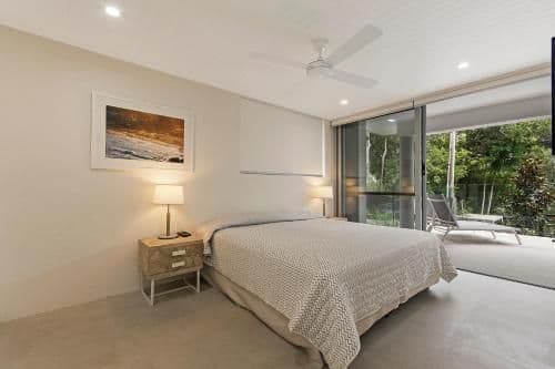 Apartment with Pool View