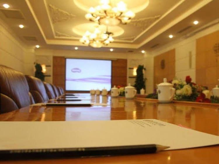 The Center Hotel Yantai The Center Hotel Yantai