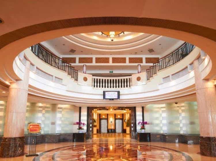 The Center Hotel Yantai The Center Hotel Yantai