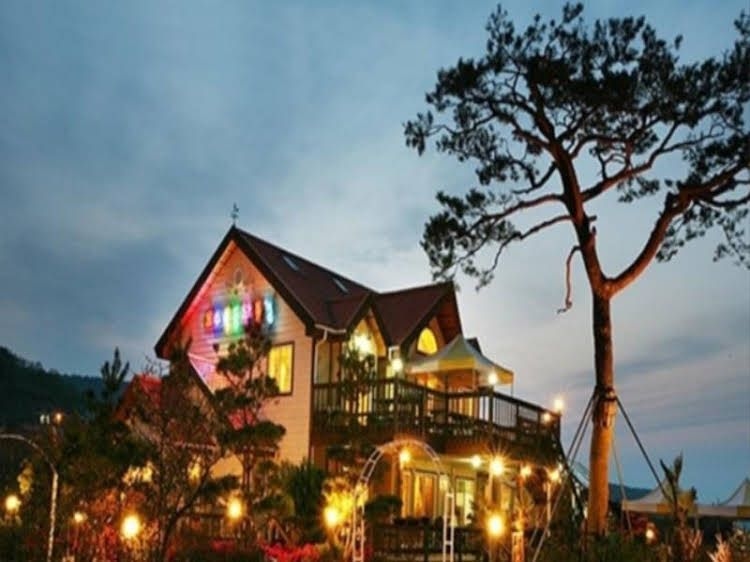 Lake Landscape Pension4