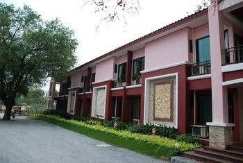 โรงแรมแสนไพศาล รีสอร์ท (San Paisan Resort)0