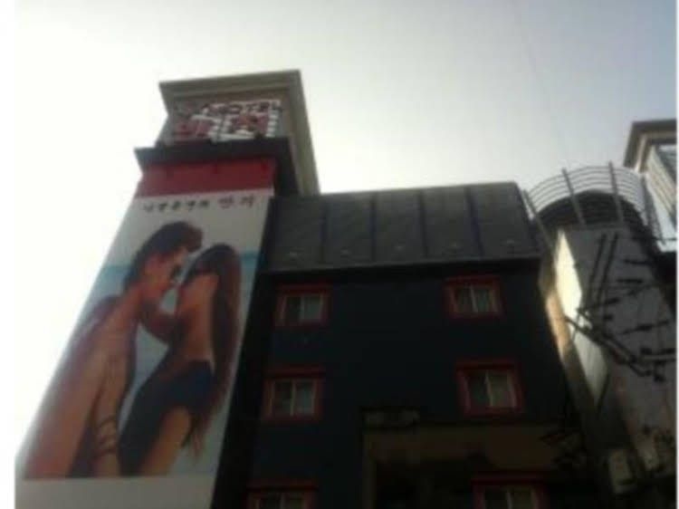 Rings Motel3