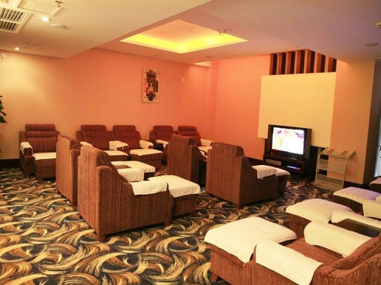 Cheerful Hotel0