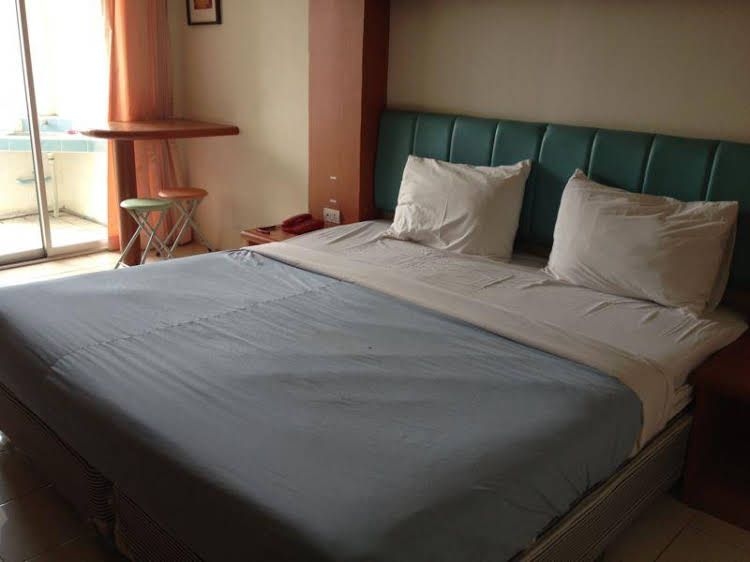 โรงแรมเดอะ เซอร์เคิล (The Circle Hotel)1