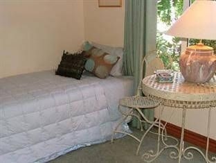Acacia Bay Lodge Bed & Breakfast0