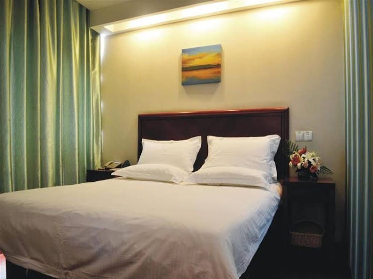 GreenTree Alliance Shanghai Fengzhuang Metro Station Hotel1