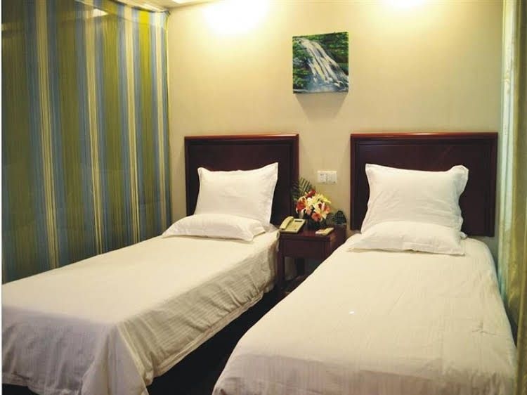 GreenTree Alliance Shanghai Fengzhuang Metro Station Hotel0