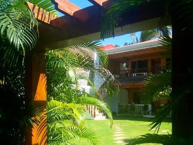 Coucou Bar Hotel and Restaurant2