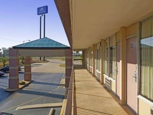 Americas Best Value Inn Evergreen3