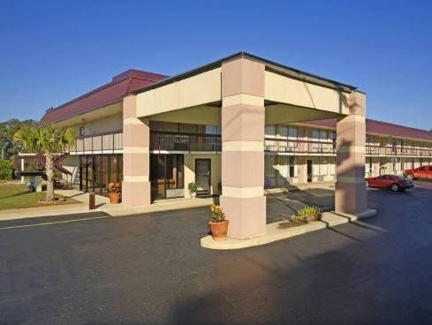 Americas Best Value Inn Evergreen4