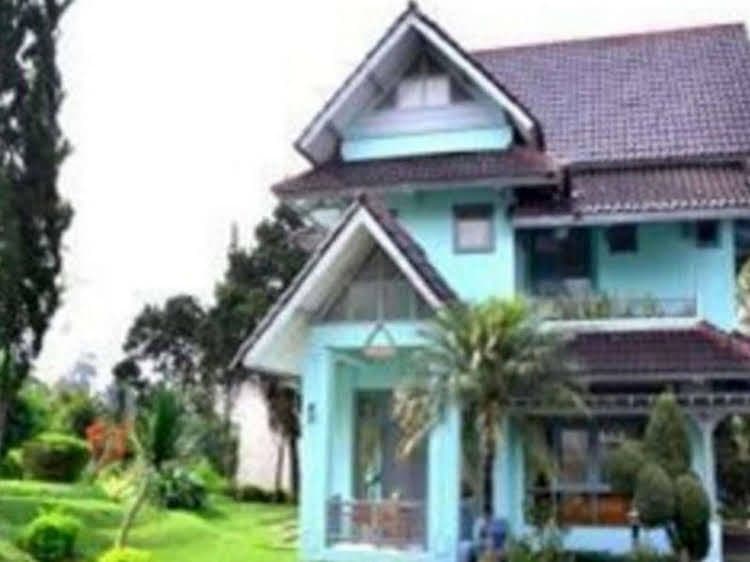 Hotel LTC Villa Lotus Cipanas Hotel LTC Villa Lotus Cipanas