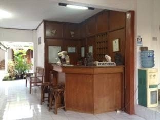 RedDoorz Plus near Alun Alun Selatan 22
