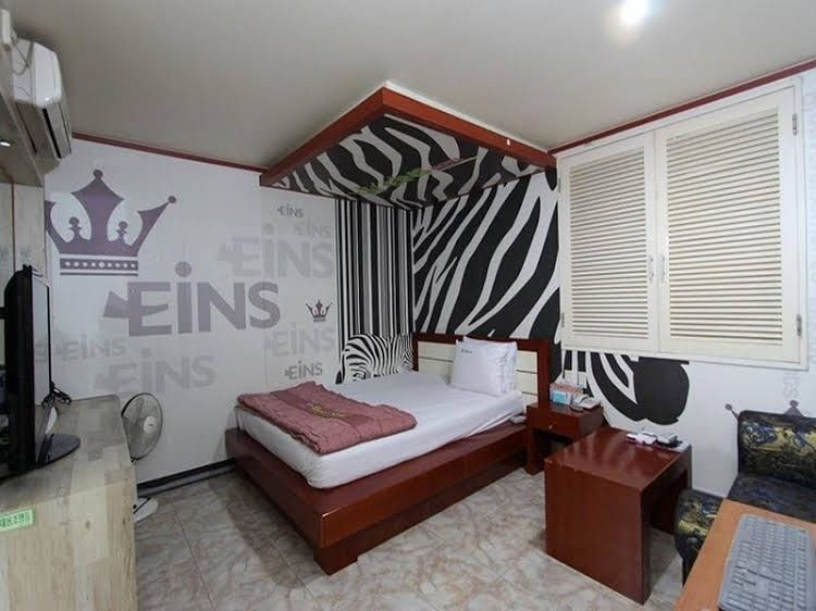 Eins Motel3